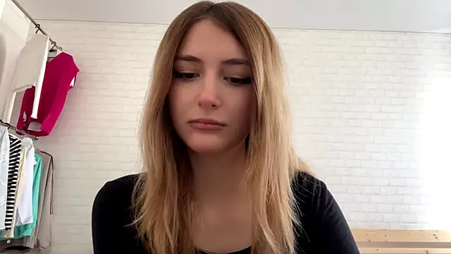 Snapshot of CicelyScolnik chatting on May 30, 9:39 am CicelyScolnik online show from May 30, 9:39 am