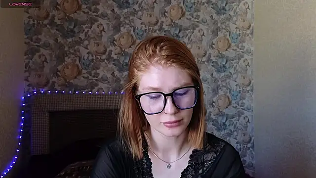 Snapshot of Juli_Ginger chatting on June 25, 5:56 am Juli Ginger online show from June 25, 5:56 am
