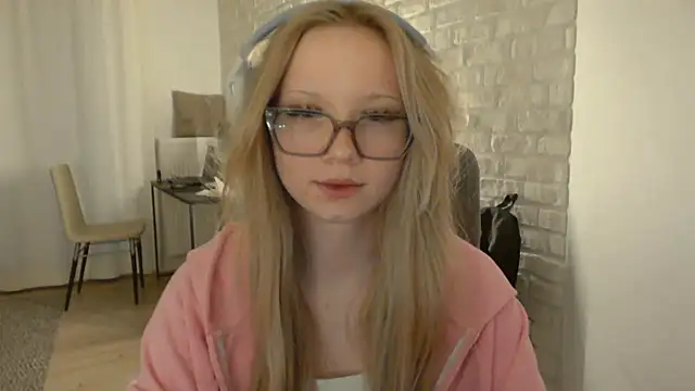Snapshot of AmandaFix chatting on May 23, 7:40 pm AmandaFix online show from May 23, 7:40 pm