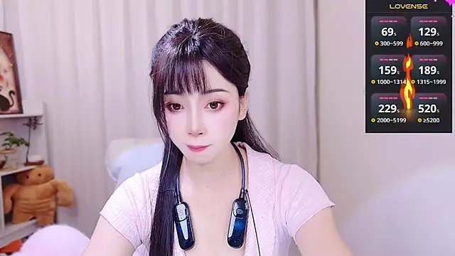 Snapshot of August_cat chatting on May 30, 9:34 pm August cat online show from May 30, 9:34 pm