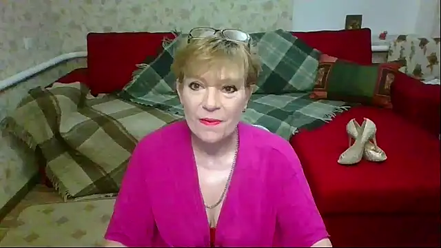 Snapshot of SamantaxFocs chatting on June 3, 3:42 am SamantaxFocs online show from June 3, 3:42 am