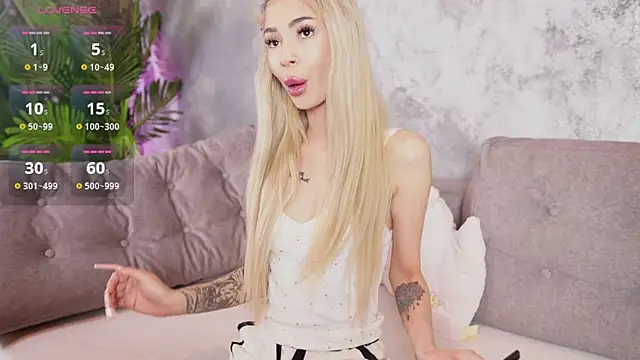 Snapshot of JoBarbie chatting on May 24, 6:24 pm JoBarbie online show from May 24, 6:24 pm