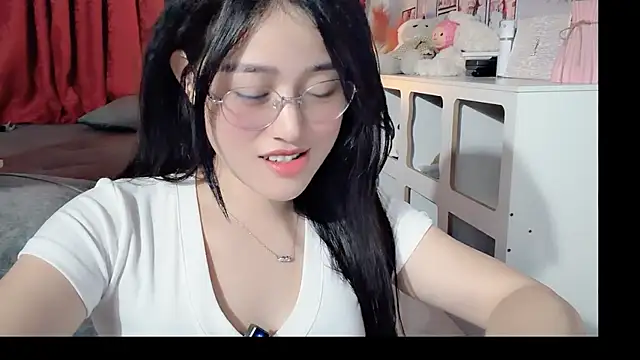 Snapshot of Bee-Cherry chatting on May 27, 4:15 pm Bee-Cherry online show from May 27, 4:15 pm
