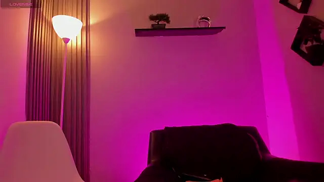 Snapshot of marxi_doll7 chatting on June 1, 1:13 pm marxi doll7 online show from June 1, 1:13 pm