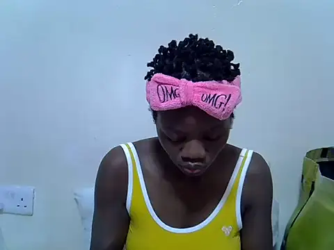 Snapshot of Twerliee chatting on June 5, 7:19 pm Twerliee online show from June 5, 7:19 pm