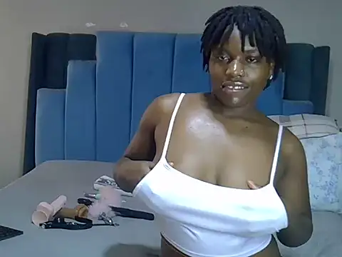 Snapshot of melanin_moon chatting on May 22, 12:33 pm melanin moon online show from May 22, 12:33 pm