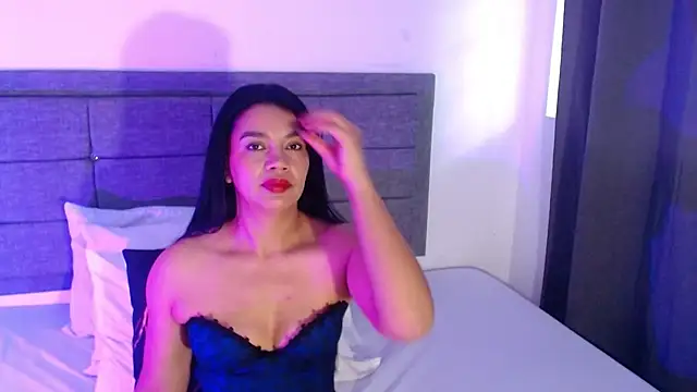 Snapshot of Emily_milfF chatting on July 14, 11:49 am Emily milfF online show from July 14, 11:49 am