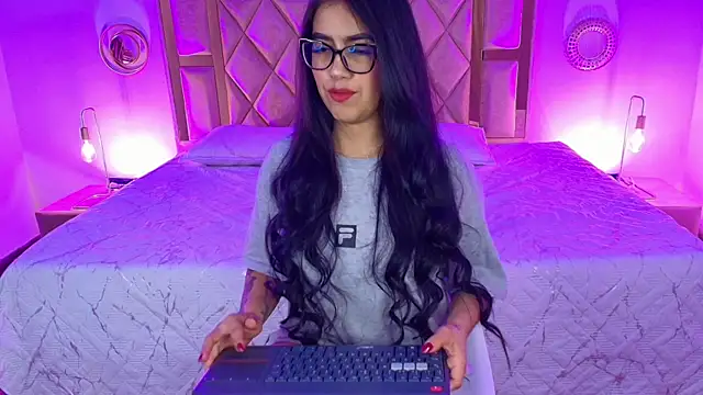 AlahiaColucci online show from May 30, 12:57 pm