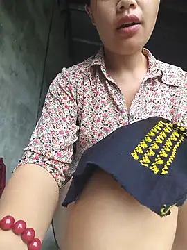 Snapshot of Emma-sin chatting on July 7, 8:07 am Emma-sin online show from July 7, 8:07 am