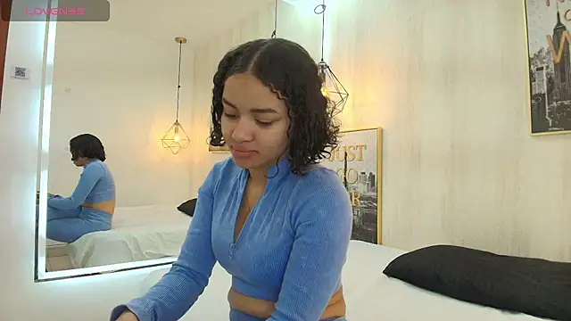 Snapshot of Baby_curly chatting on July 13, 12:52 pm Baby curly online show from July 13, 12:52 pm