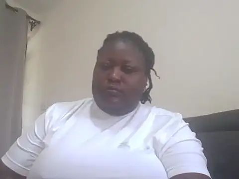 Snapshot of fat_ebonyqueen chatting on May 22, 10:21 am fat ebonyqueen online show from May 22, 10:21 am