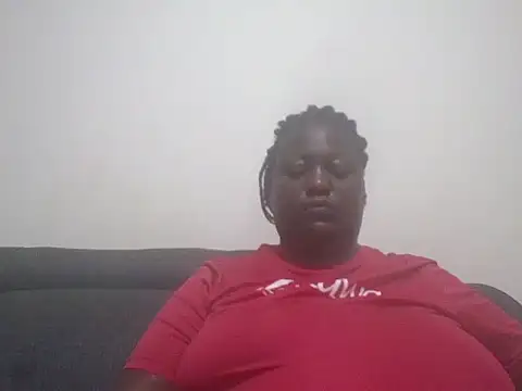 Snapshot of fat_ebonyqueen chatting on May 26, 12:06 am fat ebonyqueen online show from May 26, 12:06 am