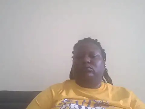 Snapshot of fat_ebonyqueen chatting on May 26, 12:12 pm fat ebonyqueen online show from May 26, 12:12 pm