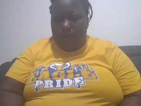 Snapshot of fat_ebonyqueen chatting on May 27, 12:18 am fat ebonyqueen online show from May 27, 12:18 am