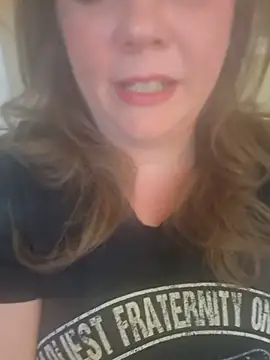 Snapshot of Bigtittymilkmommy chatting on May 20, 1:56 am Bigtittymilkmommy online show from May 20, 1:56 am