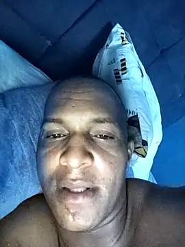 Snapshot of luis391986 chatting on June 16, 1:19 am luis391986 online show from June 16, 1:19 am