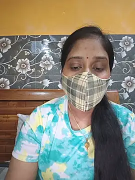 Wildsimmi25 online show from June 3, 6:35 pm