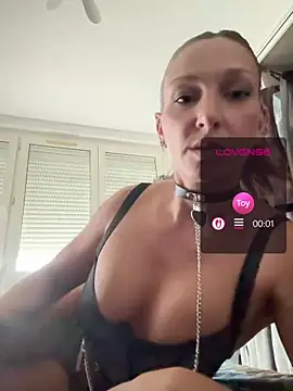 Snapshot of chiara-loveandlife chatting on June 4, 8:53 am chiara-loveandlife online show from June 4, 8:53 am