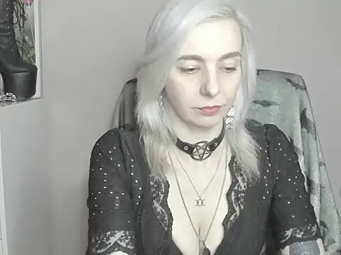 Snapshot of velvetanne chatting on July 16, 6:41 am velvetanne online show from July 16, 6:41 am