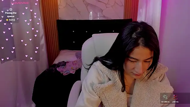Snapshot of Sara_Sweet03 chatting on May 29, 1:09 pm Sara Sweet03 online show from May 29, 1:09 pm