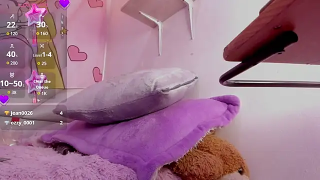 Snapshot of Sara_Sweet03 chatting on June 3, 2:33 pm Sara Sweet03 online show from June 3, 2:33 pm