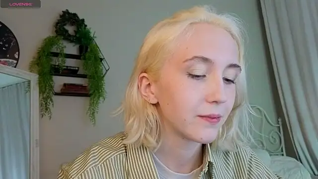 Snapshot of Elen__Moore chatting on May 29, 4:16 pm Elen Moore online show from May 29, 4:16 pm