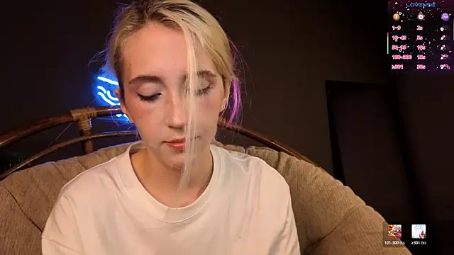 Snapshot of Elen__Moore chatting on July 24, 5:05 am Elen Moore online show from July 24, 5:05 am
