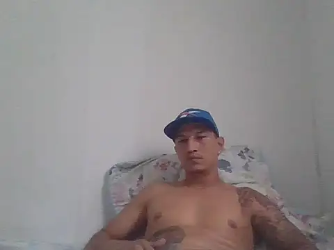 Snapshot of Andreesr chatting on August 1, 5:23 pm Andreesr online show from August 1, 5:23 pm