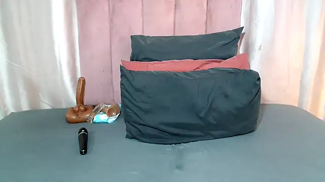 Snapshot of Tianaah chatting on July 7, 7:29 pm Tianaah online show from July 7, 7:29 pm