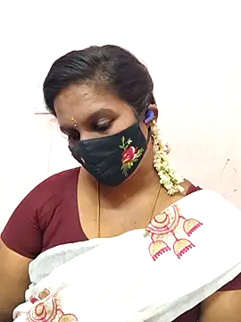 Snapshot of CuteTamizhachi chatting on July 18, 5:17 pm CuteTamizhachi online show from July 18, 5:17 pm