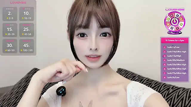 Snapshot of Elleeeee chatting on July 11, 8:28 am Elleeeee online show from July 11, 8:28 am