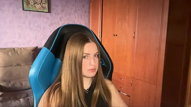 Snapshot of SilkSinner_ chatting on June 1, 4:09 pm SilkSinner online show from June 1, 4:09 pm