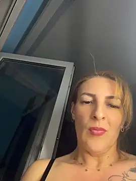 Snapshot of Hot-Milf4U chatting on May 31, 6:31 pm Hot-Milf4U online show from May 31, 6:31 pm