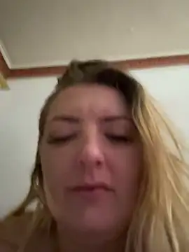 Snapshot of sofivibe chatting on June 4, 10:38 pm sofivibe online show from June 4, 10:38 pm
