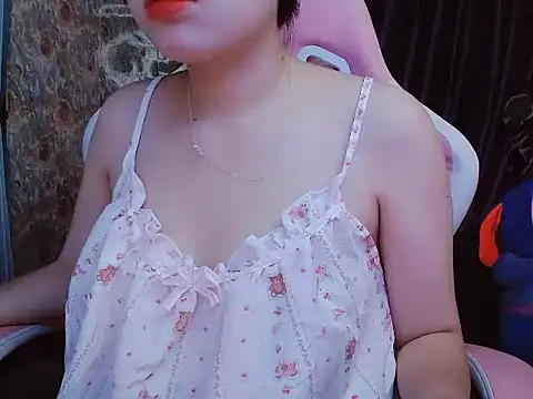 Snapshot of Julie_Ulie chatting on May 30, 2:25 pm Julie Ulie online show from May 30, 2:25 pm