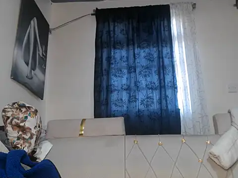 Snapshot of sexyleah25 chatting on July 13, 5:43 am sexyleah25 online show from July 13, 5:43 am