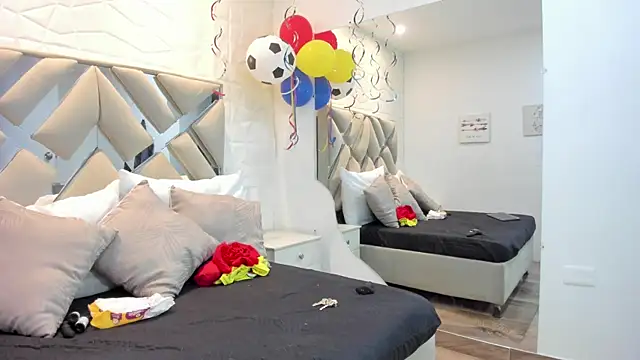 valentinasu online show from July 7, 11:58 am