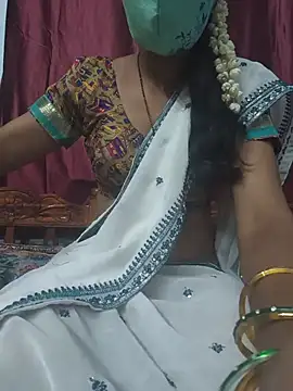 Snapshot of reshma124 chatting on July 28, 9:59 am reshma124 online show from July 28, 9:59 am
