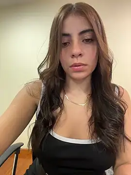Hanna Cruz  online show from June 12, 6:29 pm