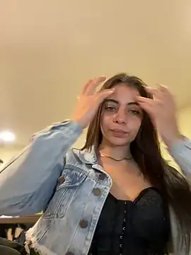 Hanna Cruz  online show from July 7, 4:33 pm