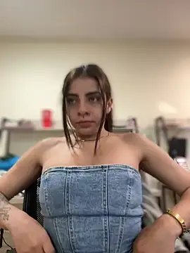 Hanna Cruz  online show from July 15, 7:08 pm