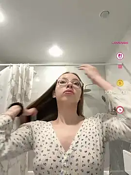 Snapshot of JulyOwens chatting on July 17, 7:59 am JulyOwens online show from July 17, 7:59 am