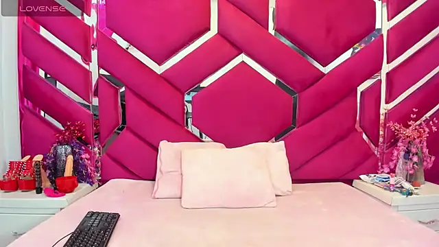 Snapshot of Emmy_Sweet_69 chatting on July 15, 1:27 pm Emmy Sweet 69 online show from July 15, 1:27 pm