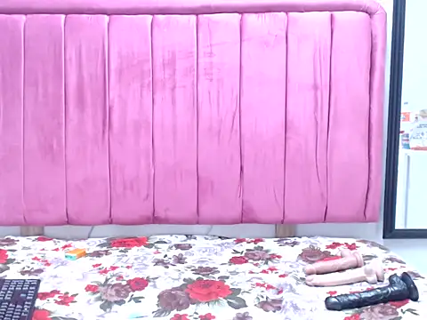 Snapshot of AmberDiamondMMXXX chatting on June 3, 2:33 pm AmberDiamondMMXXX online show from June 3, 2:33 pm