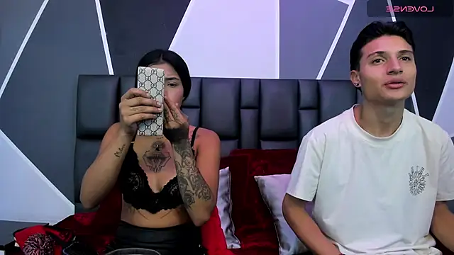 Snapshot of ChloeAndMax chatting on May 27, 12:35 pm ChloeAndMax online show from May 27, 12:35 pm