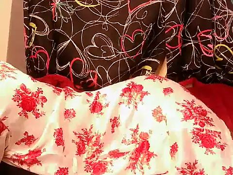 Snapshot of mesh_cutie chatting on May 28, 8:17 pm mesh cutie online show from May 28, 8:17 pm