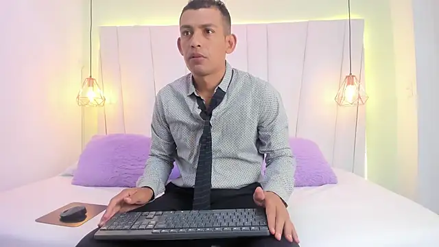 Snapshot of AntonioRuda chatting on May 23, 5:50 pm AntonioRuda online show from May 23, 5:50 pm