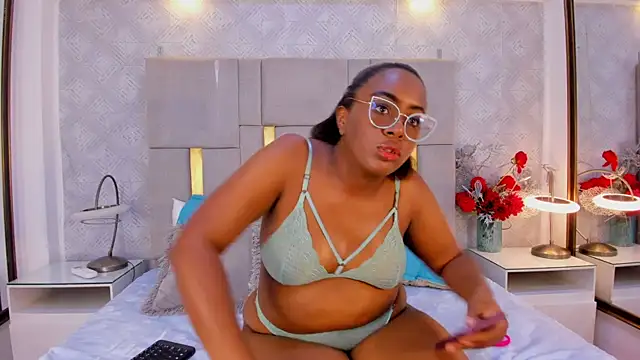 Snapshot of ZoeBrowns chatting on May 27, 12:02 pm ZoeBrowns online show from May 27, 12:02 pm