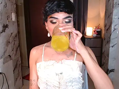 Snapshot of CassieHeartx chatting on May 24, 1:49 pm CassieHeartx online show from May 24, 1:49 pm