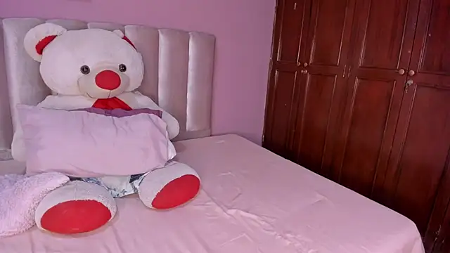 Snapshot of ORIANNA_21 chatting on May 29, 8:18 pm ORIANNA 21 online show from May 29, 8:18 pm